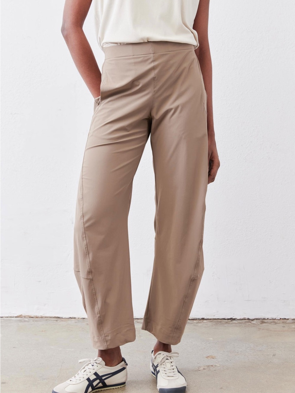 Ruti On the Loose Work Pants in Walnut NWT
Size: 10